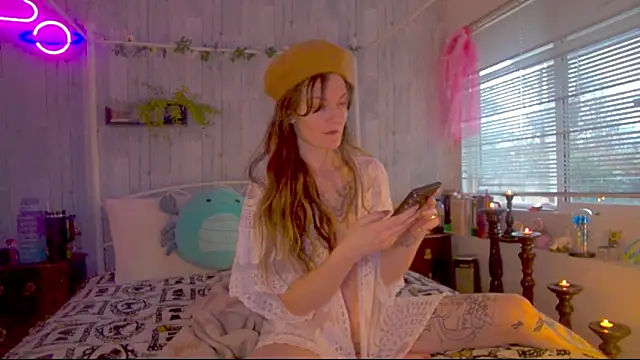 YourFavCanadianMILF's cam snapshot