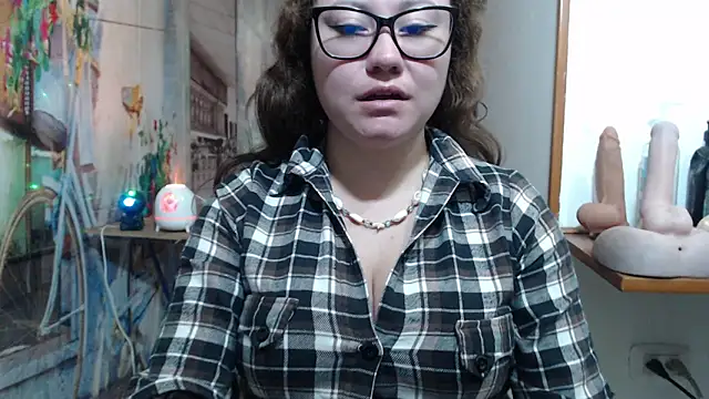 curly_greeneyed's cam snapshot