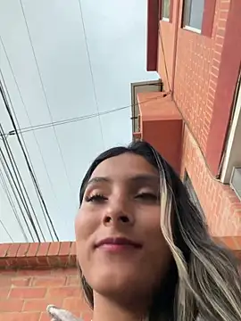 Cami_Leon2's cam snapshot