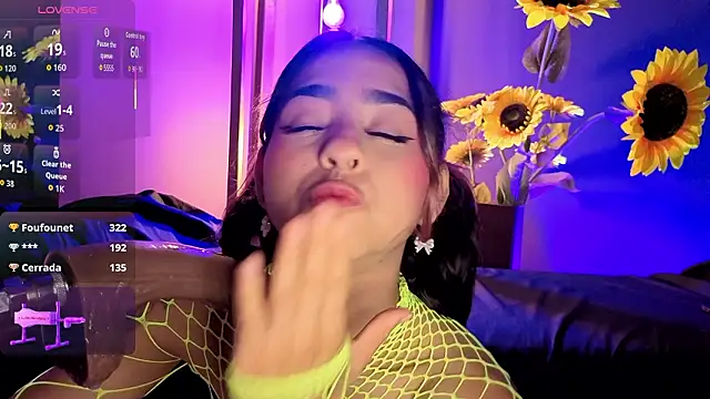 RACHELRUIZ's cam snapshot