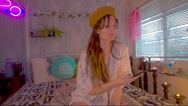 YourFavCanadianMILF's cam snapshot