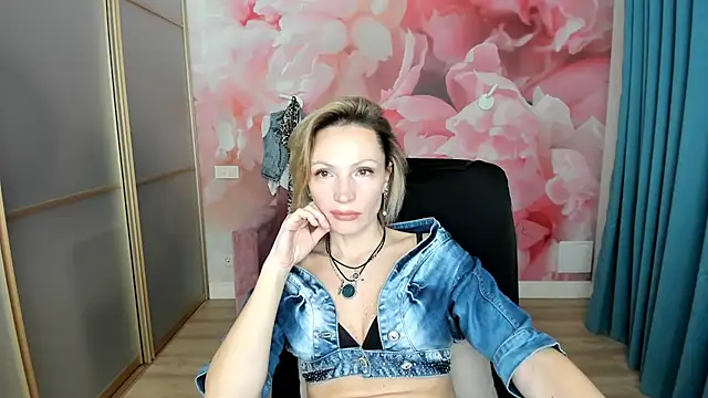 AlinaMoor's cam snapshot