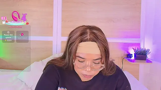 _nickypurple_'s cam snapshot