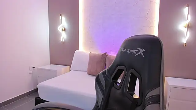 emily_tolson's cam snapshot