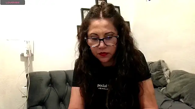 MirandaLatinaLovely's cam snapshot