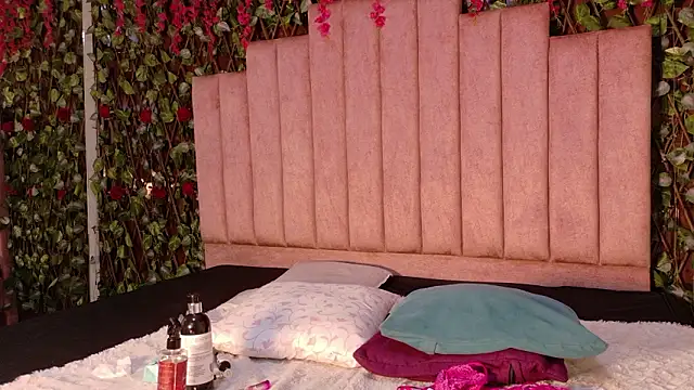 MiaJanss live sex cam