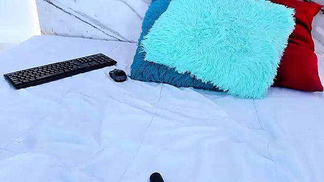 thamiina_'s cam snapshot