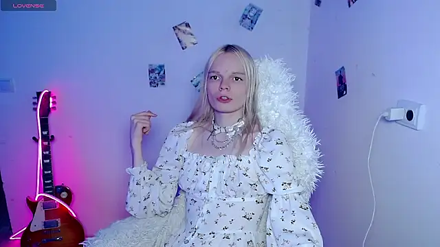 Emily_Nyaffee live sex cam