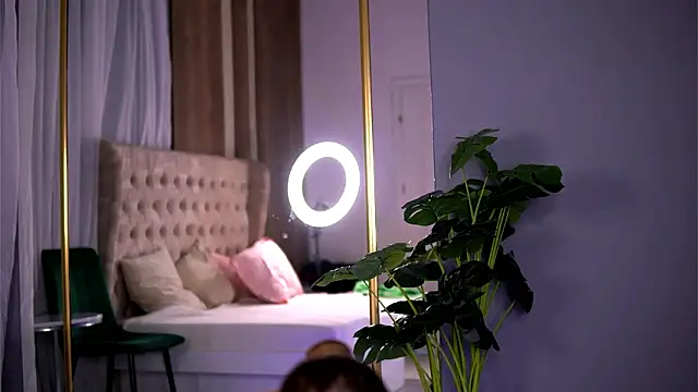 ElaraShine's cam snapshot