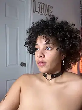 PrettyLittleProblem's cam snapshot