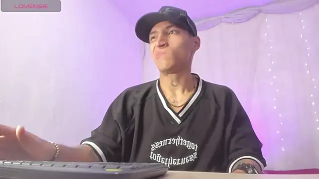 dantefriore_'s cam snapshot