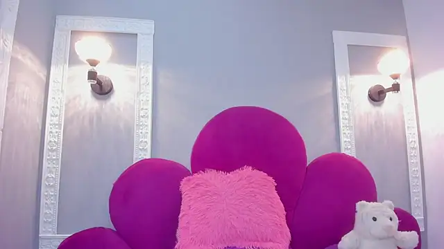 Bonniie_22 live sex cam