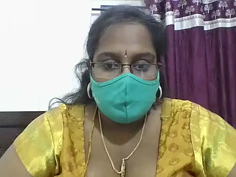 hootypriya's cam snapshot