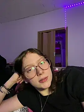 YoungLisaa18's cam snapshot