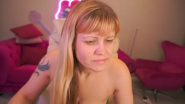 BellaLaPetit's cam snapshot