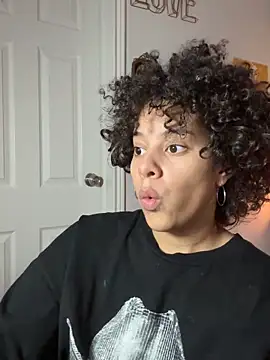 PrettyLittleProblem's cam snapshot