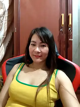 Yumyum_kiw live sex cam