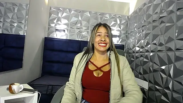 nairobi8's cam snapshot