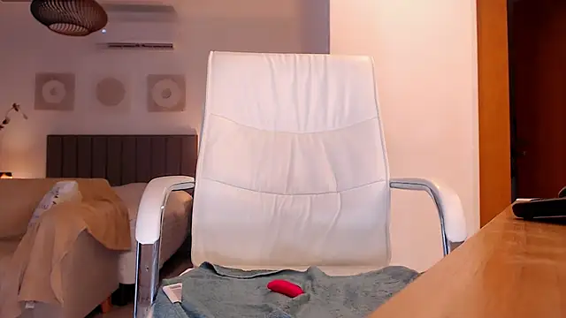 Tilly_Eliot's cam snapshot