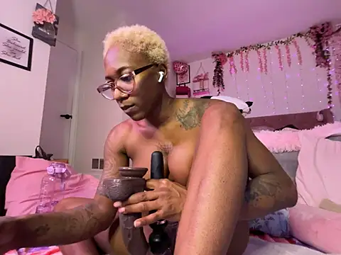 VixenCapri's cam snapshot