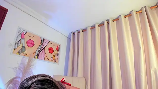 SkiinnyAna's cam snapshot