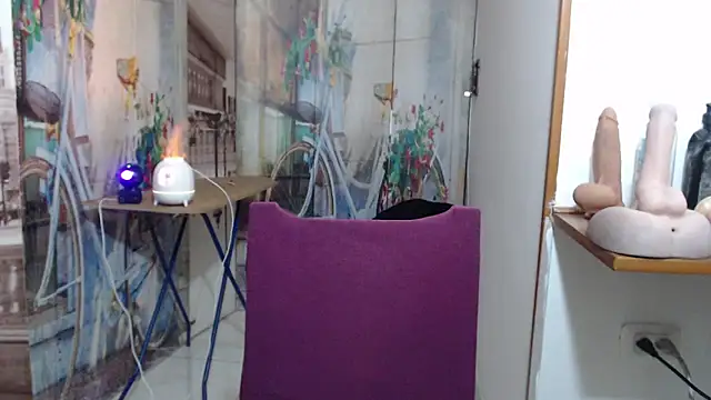 curly_greeneyed's cam snapshot