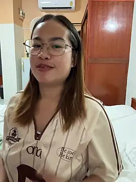 Ponthip live sex cam