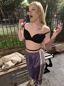 AlyssaFoxx_'s cam snapshot