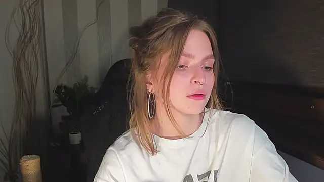 MollyRufous's cam snapshot