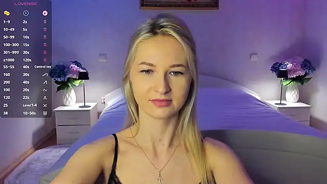 Julie_Blaze's cam snapshot