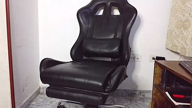 HomeAloneK's cam snapshot