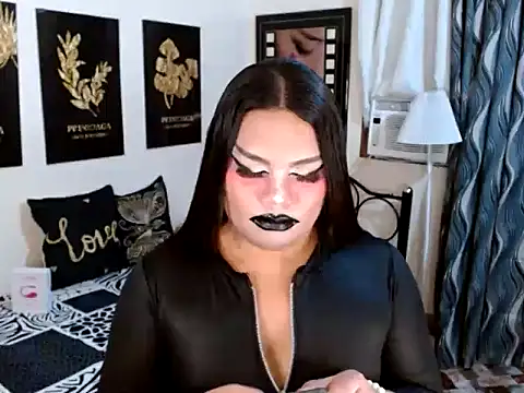 TSbrianaHugeCock's cam snapshot