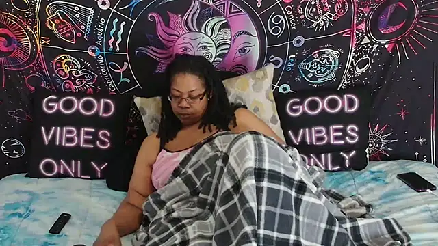 RENAESPLEASUREPALACE's cam snapshot