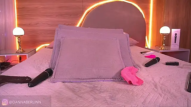 danna_berlin_'s cam snapshot