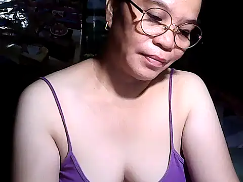 Adeline05's cam snapshot