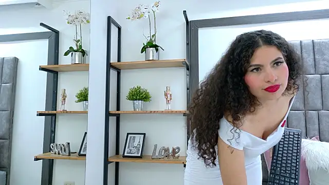 Skyler_Fox_'s cam snapshot