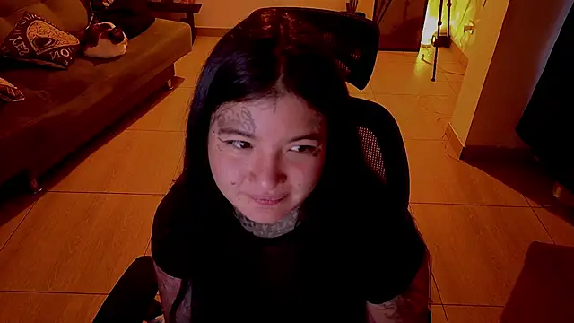 Unatatuada's cam snapshot