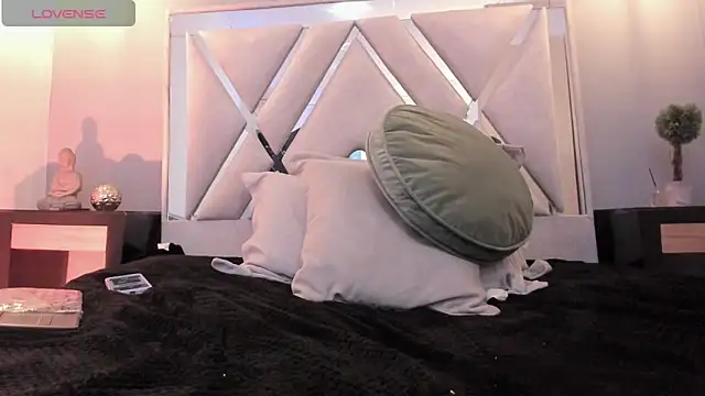 zoe-moreau's cam snapshot