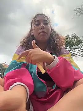 lauraltt live sex cam