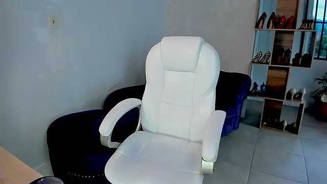 MissRhodes1's cam snapshot