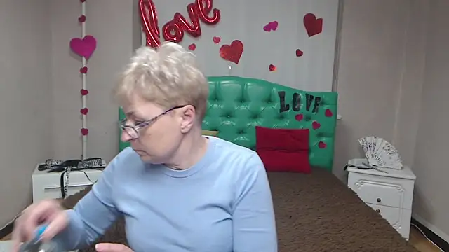 EmiliaGree live sex cam