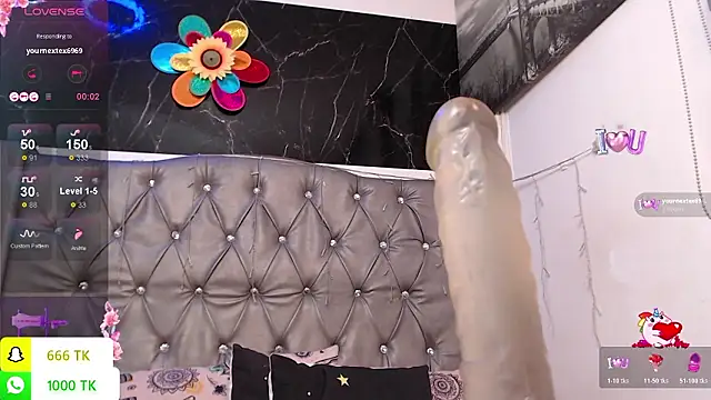 LAILAGUMMY's cam snapshot