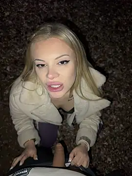 AlyssaFoxx_'s cam snapshot