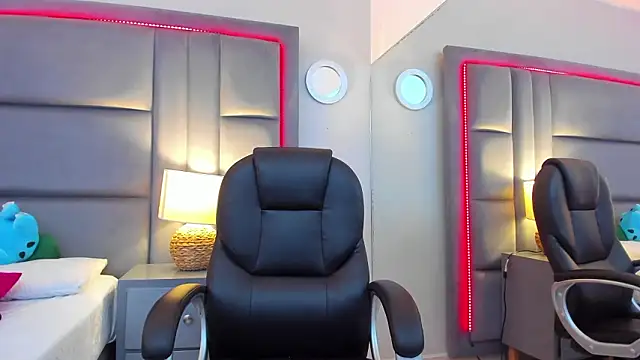 GabyMoreau's cam snapshot