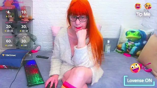 RedHousewife live sex cam