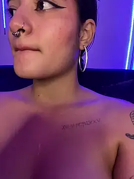 charlotte_9999's cam snapshot