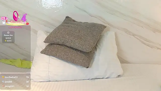 mia_gold_'s cam snapshot