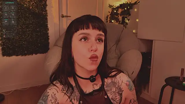 MichaellaMoon live sex cam