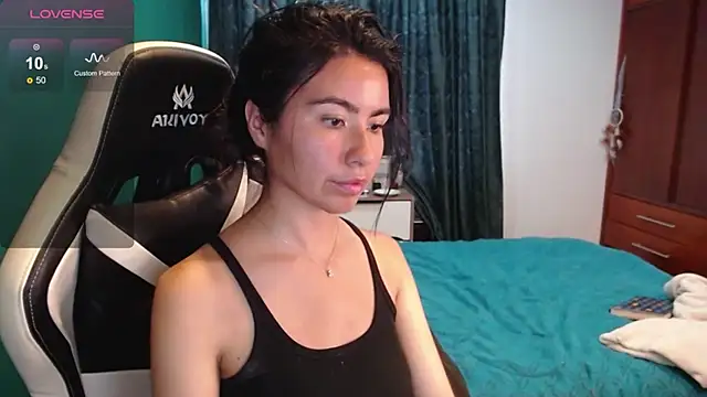 alice_middlee's cam snapshot