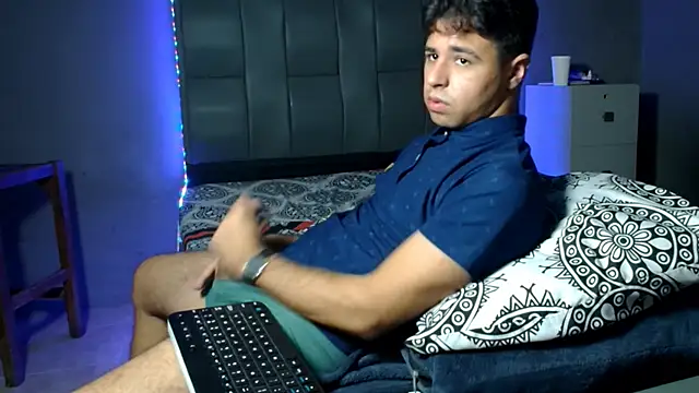 MAXIMILAINO-XXX's cam snapshot